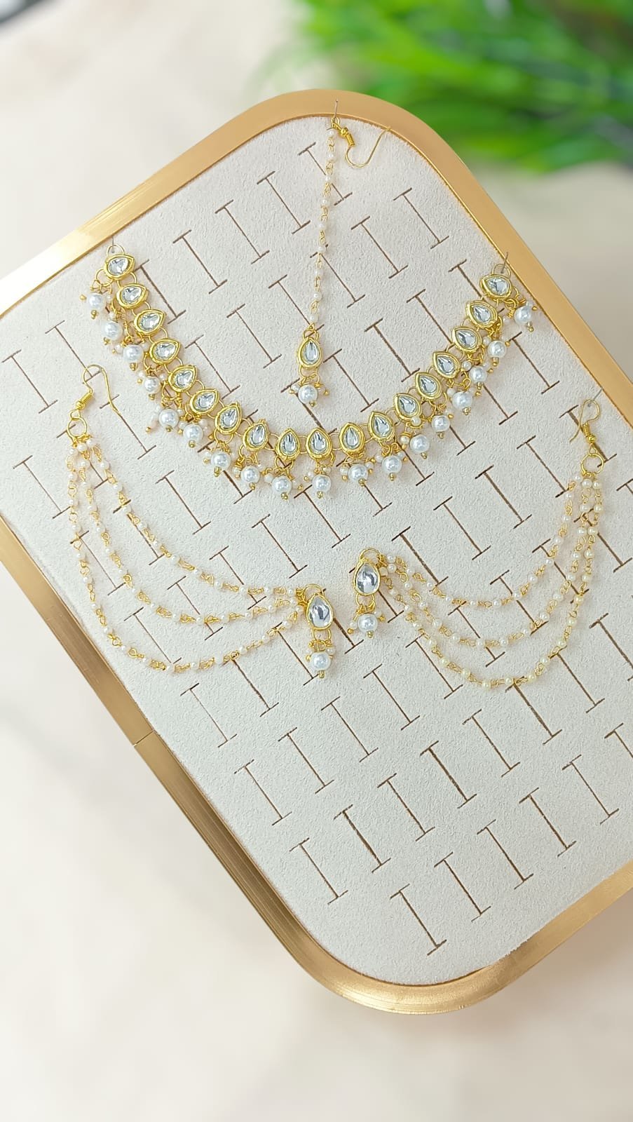 180-1.jpeg কুন্দন পলকি ব্রাইডাল চোকার সেট (সাহারা, নোজ রিং ও মাঙ্গটিকা সহ) - Image 1