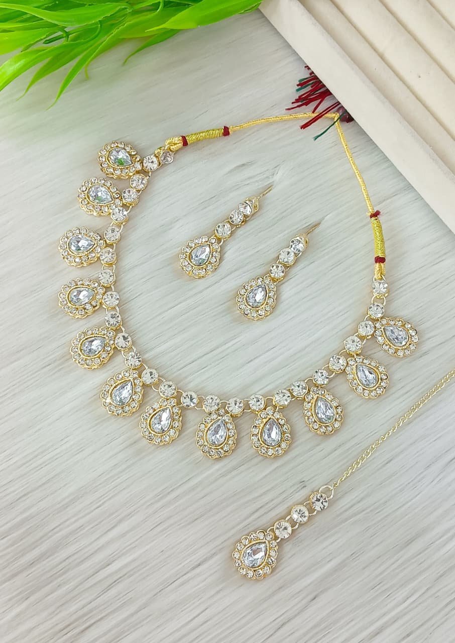 250.jpeg Teardrop Zircon Polki Necklace Set with Maang Tikka - Image 1
