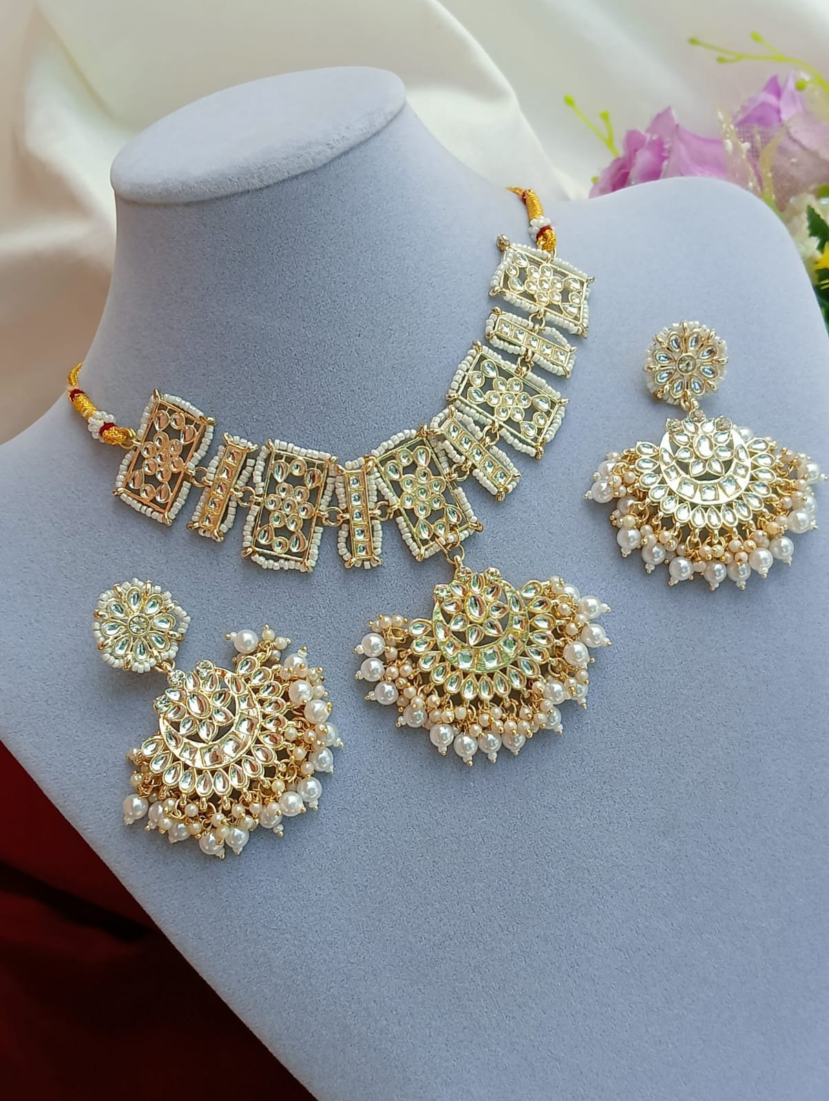 400-2.jpeg Geometric Kundan Polki Choker Set with Pearl Clusters - Image 1