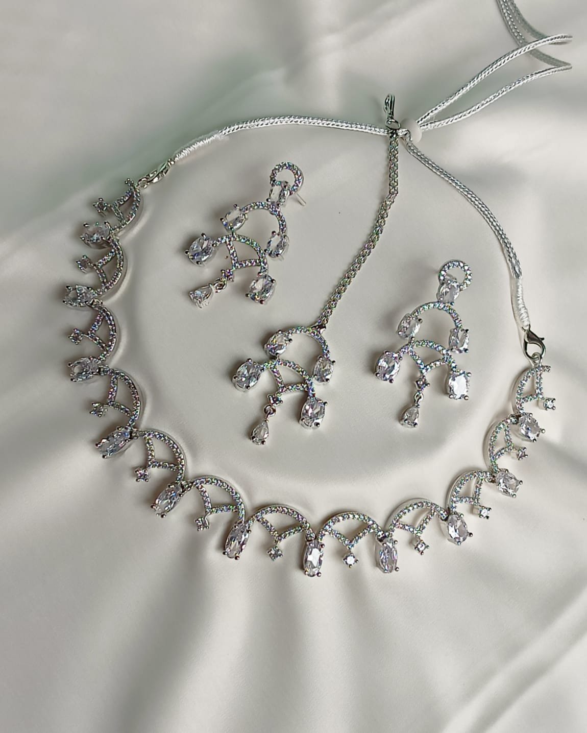 960.jpeg Dazzling Silver-Plated White Crystal Bridal Necklace Set - Image 1