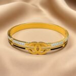 gold-plated bangle-style bracelet featuring