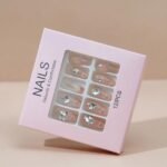 12 pieces of natural delicate and comfortable press-on nails.