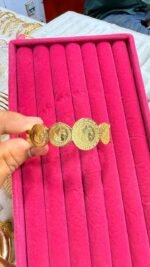 gold-plated coin bracelet is a piece - Image 2