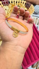 18K gold-plated stainless steel bangle bracelet - Image 2